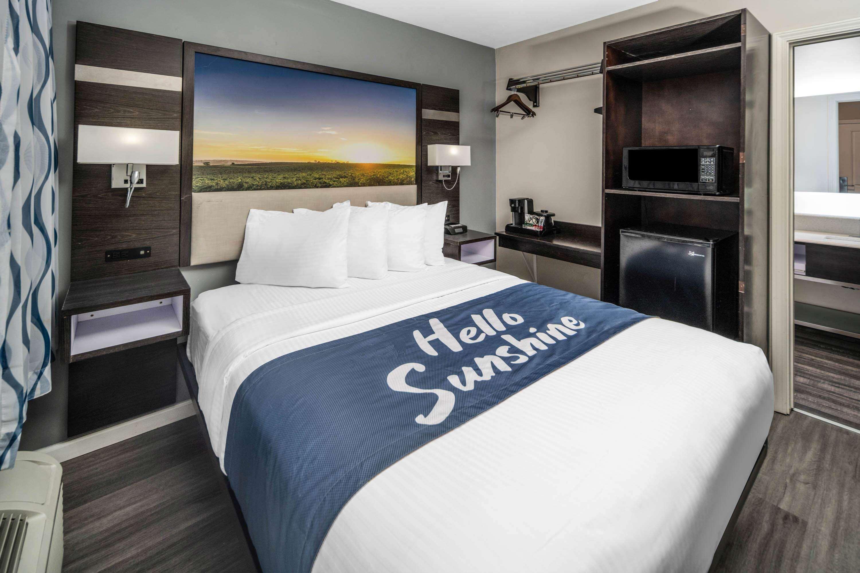 Days Inn By Wyndham Galt - Elk Grove South المظهر الخارجي الصورة