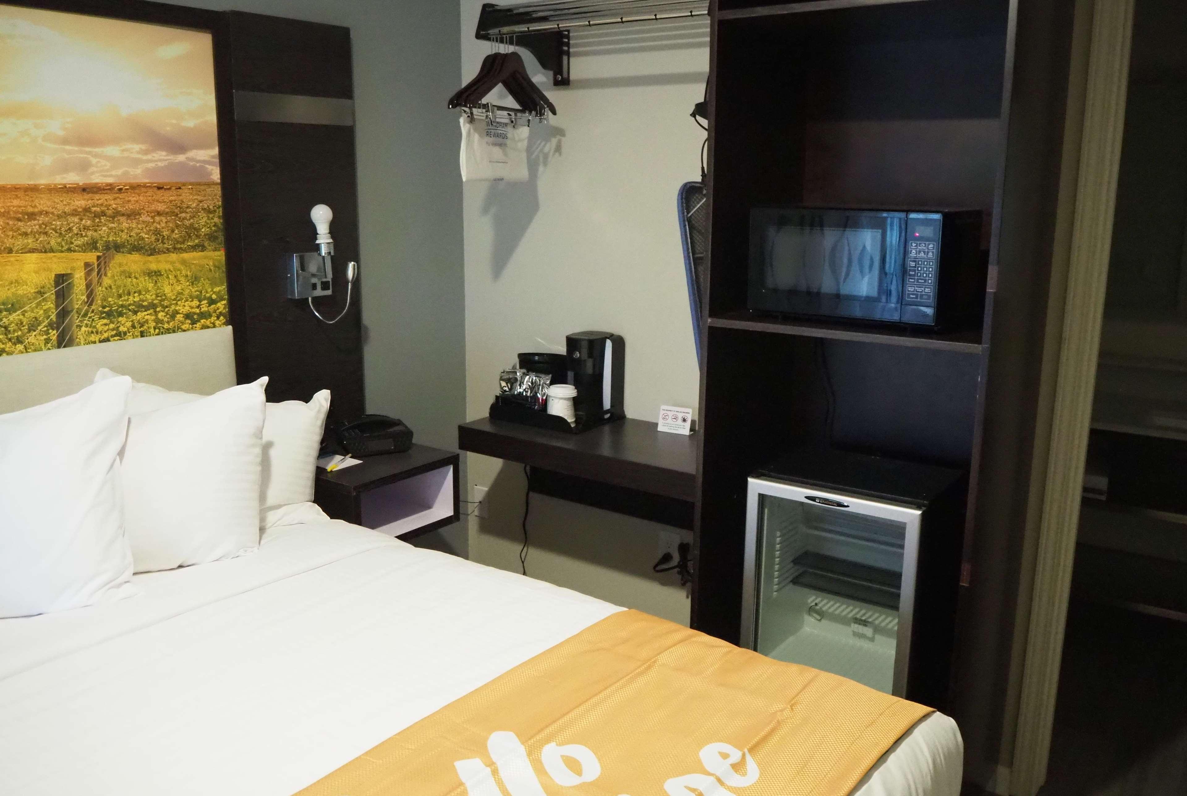 Days Inn By Wyndham Galt - Elk Grove South المظهر الخارجي الصورة