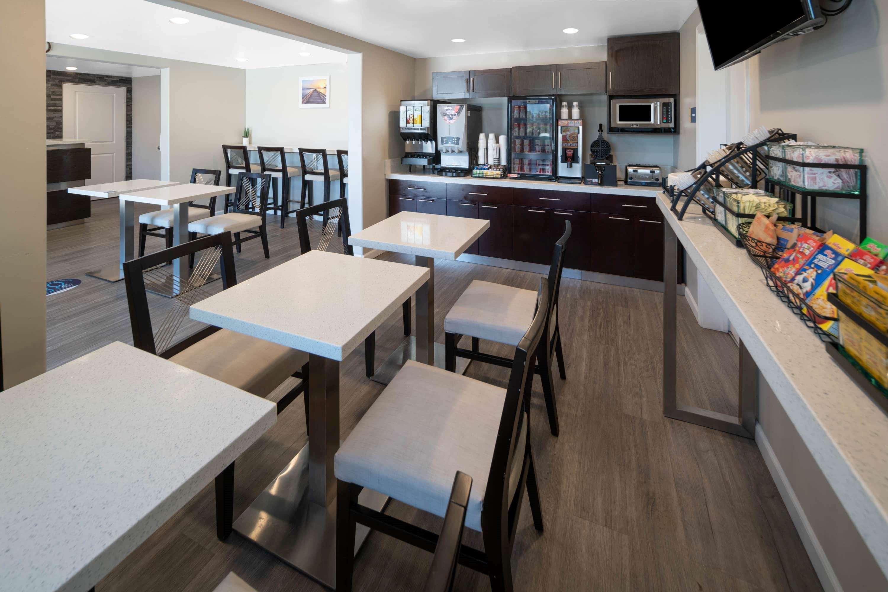 Days Inn By Wyndham Galt - Elk Grove South المظهر الخارجي الصورة