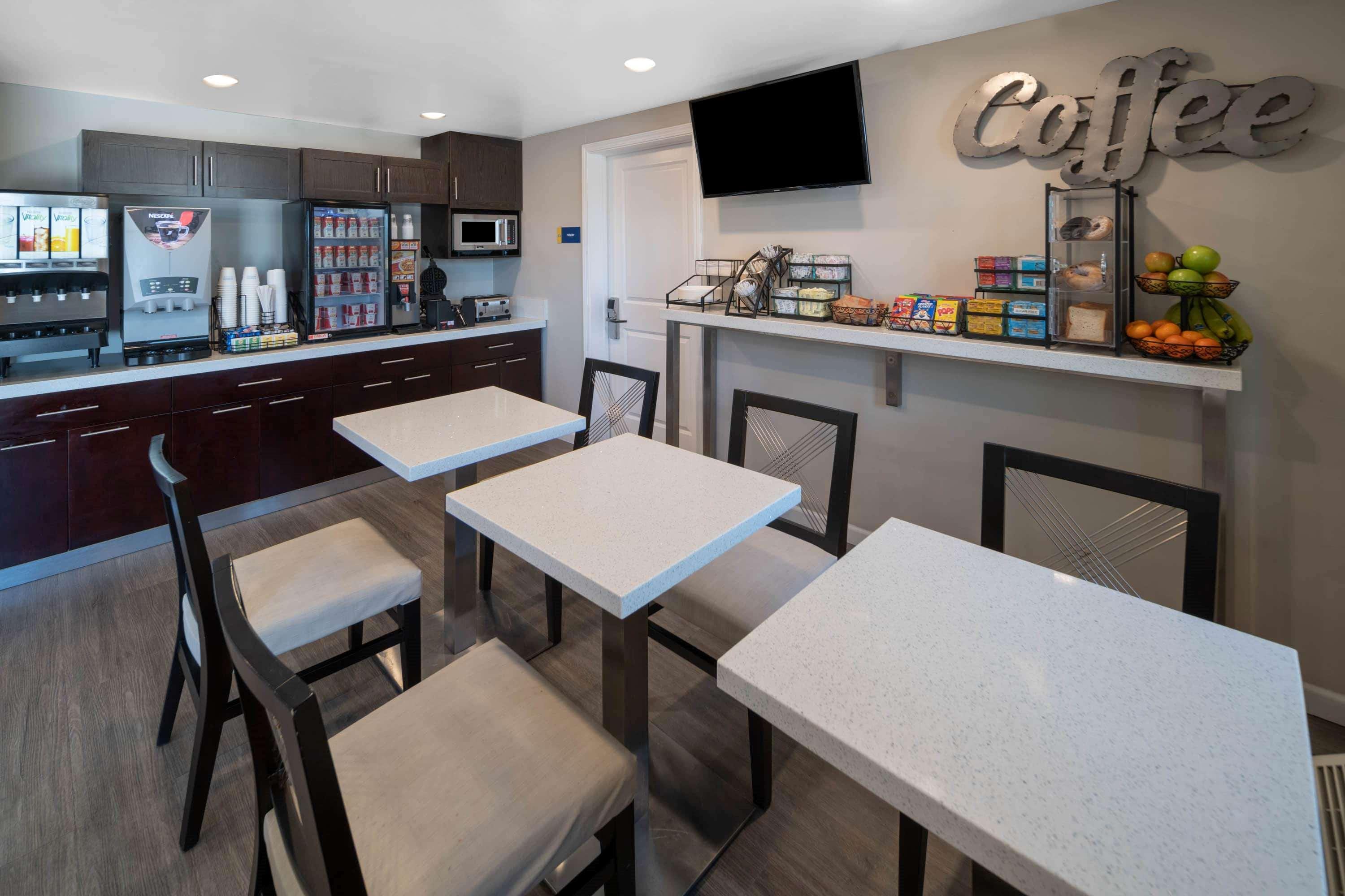 Days Inn By Wyndham Galt - Elk Grove South المظهر الخارجي الصورة