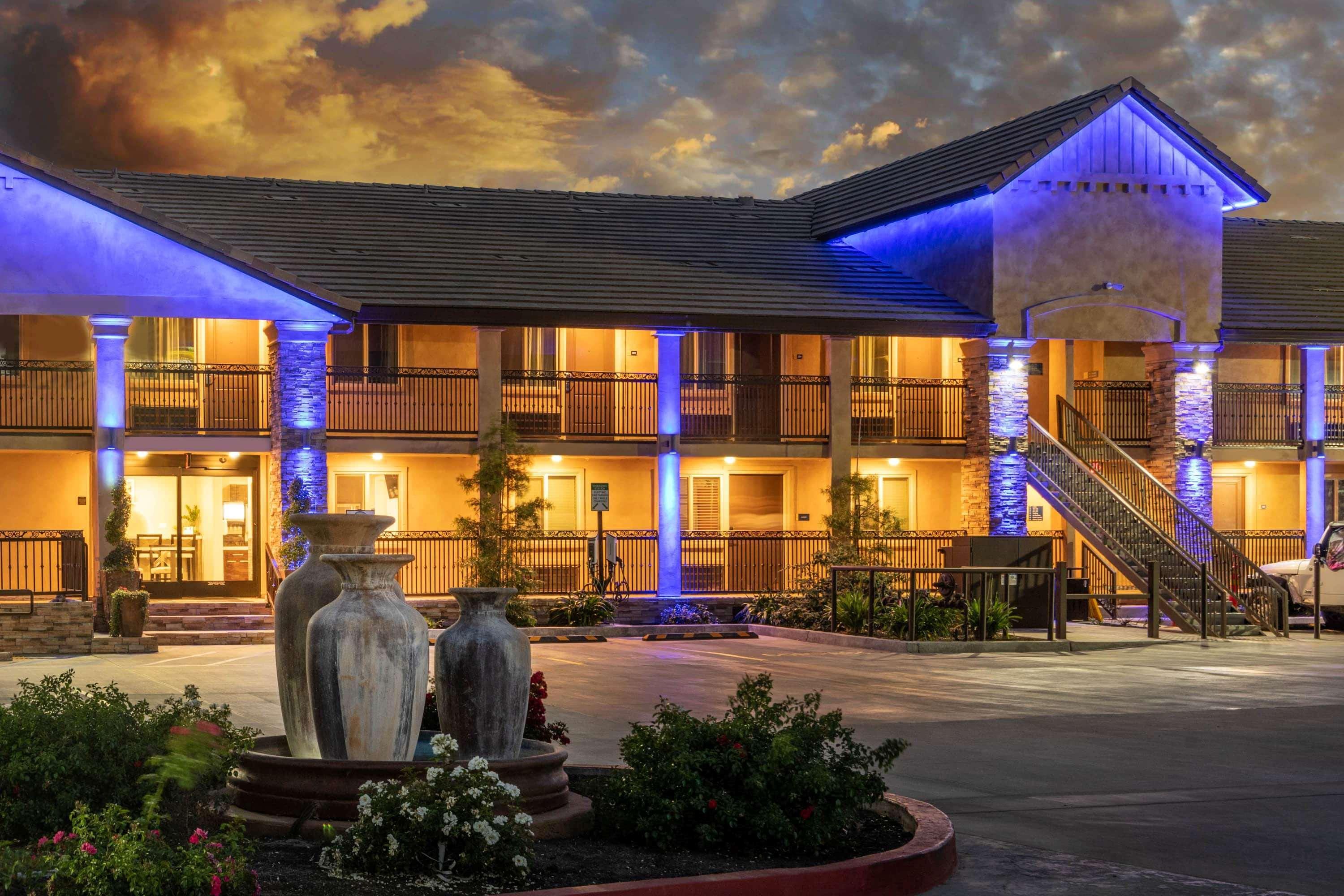 Days Inn By Wyndham Galt - Elk Grove South المظهر الخارجي الصورة