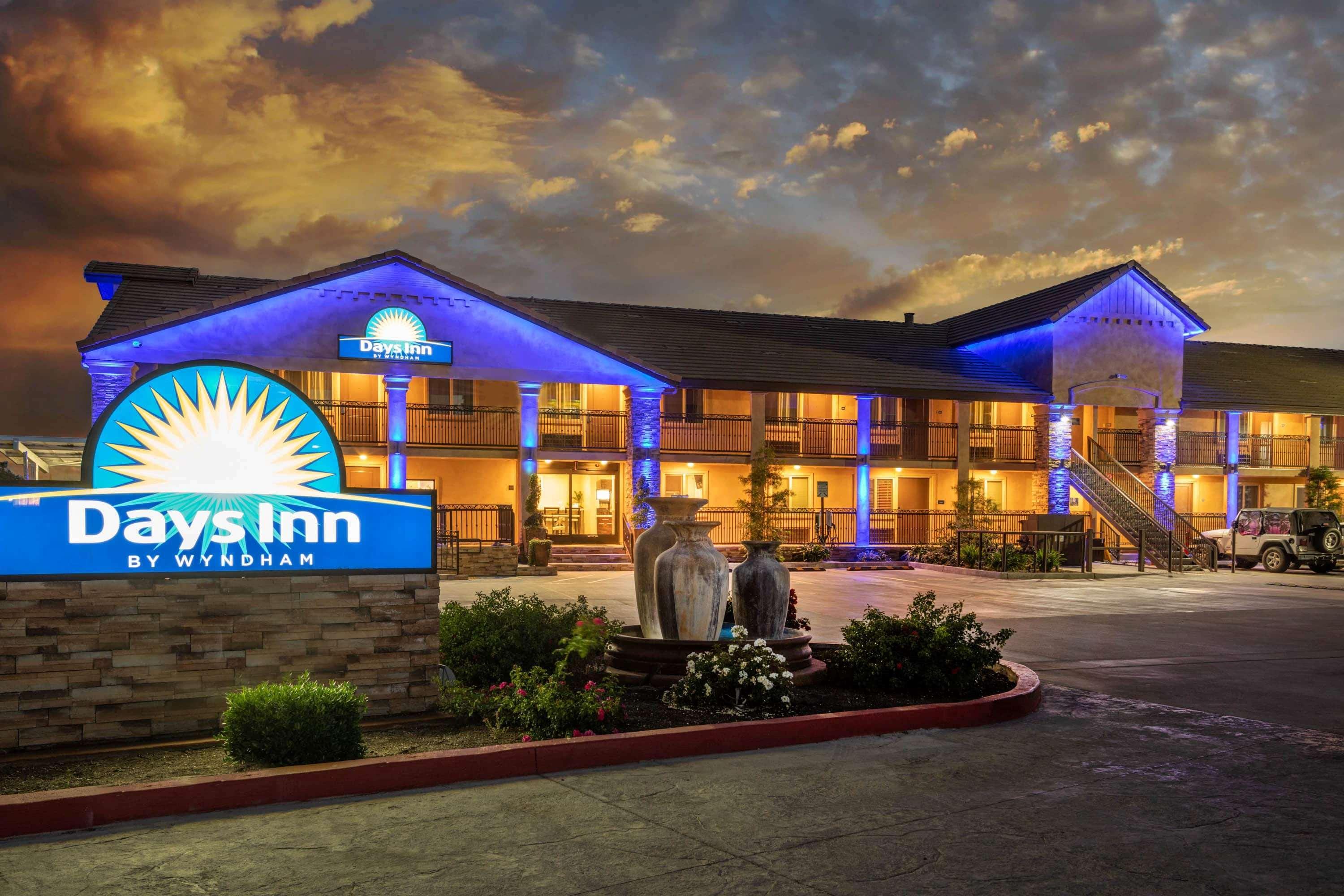 Days Inn By Wyndham Galt - Elk Grove South المظهر الخارجي الصورة