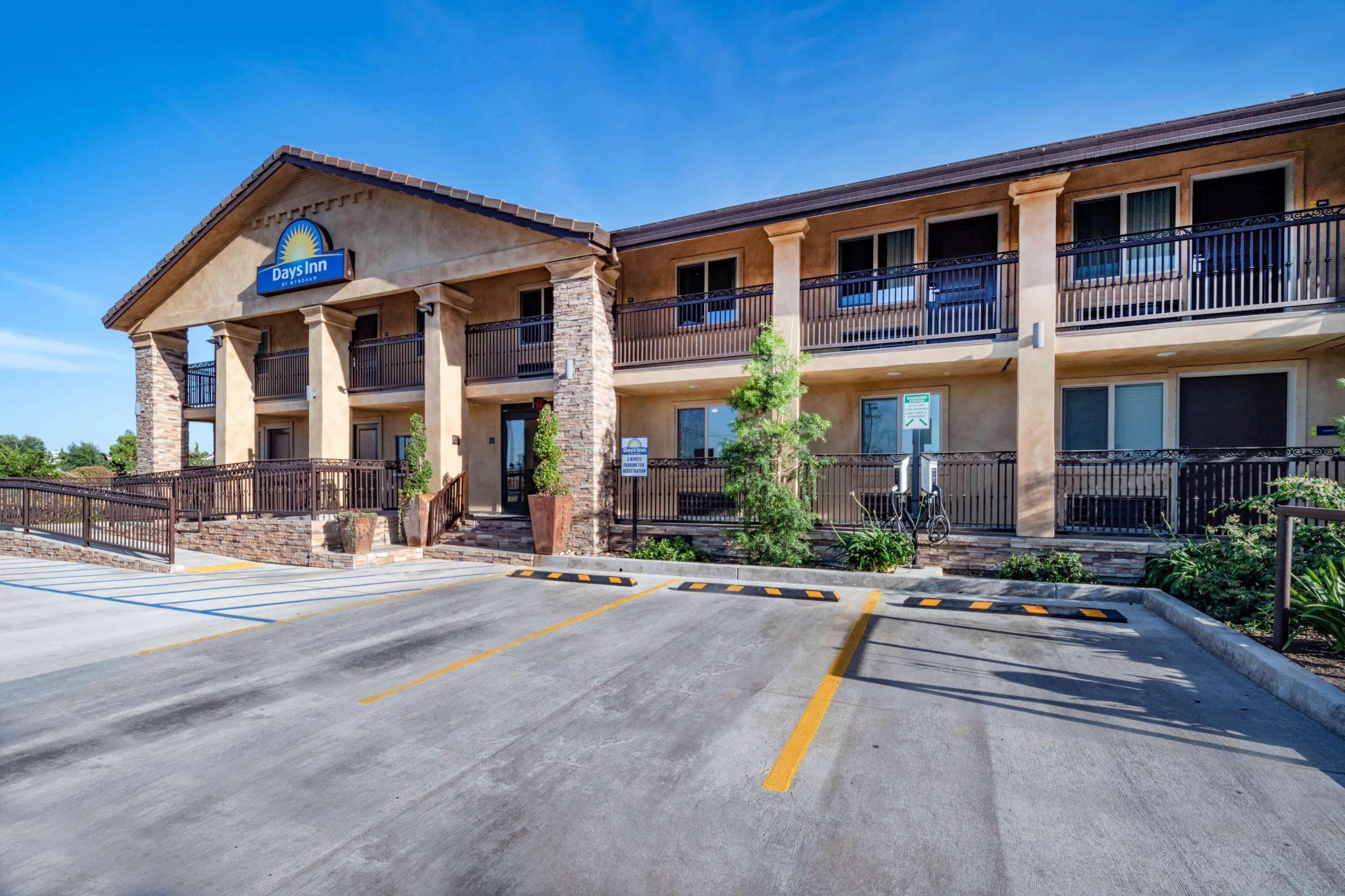 Days Inn By Wyndham Galt - Elk Grove South المظهر الخارجي الصورة