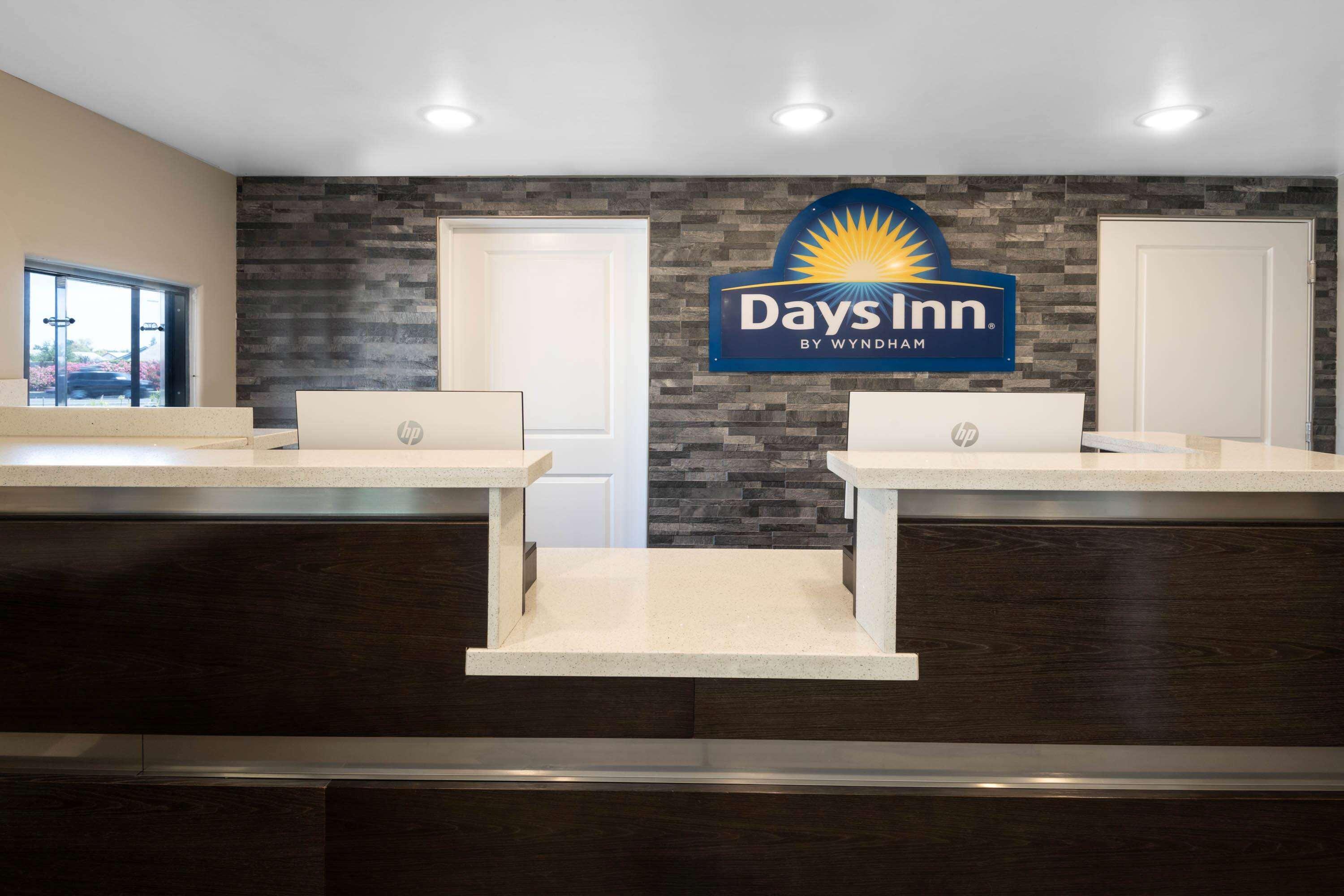 Days Inn By Wyndham Galt - Elk Grove South المظهر الخارجي الصورة