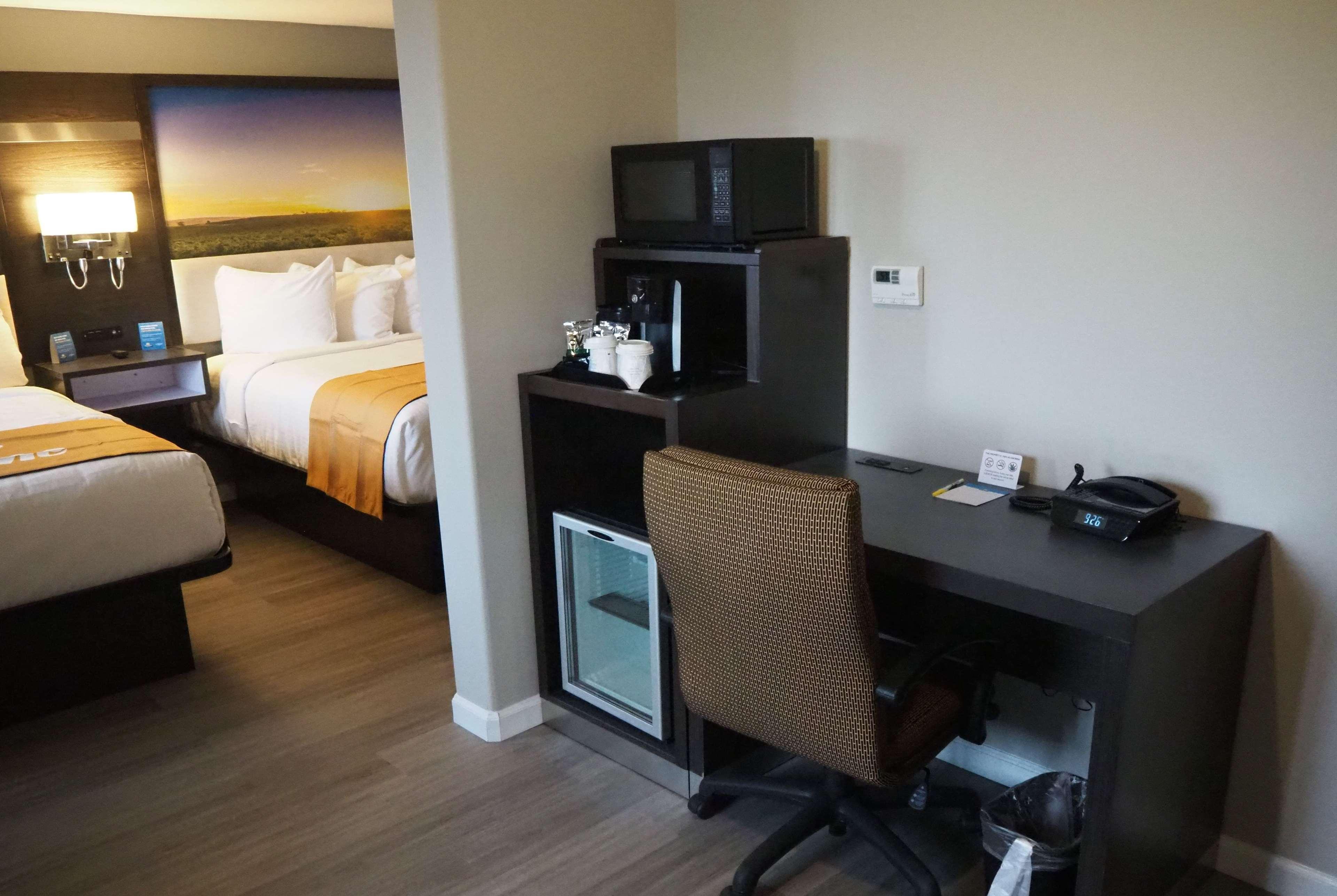 Days Inn By Wyndham Galt - Elk Grove South المظهر الخارجي الصورة