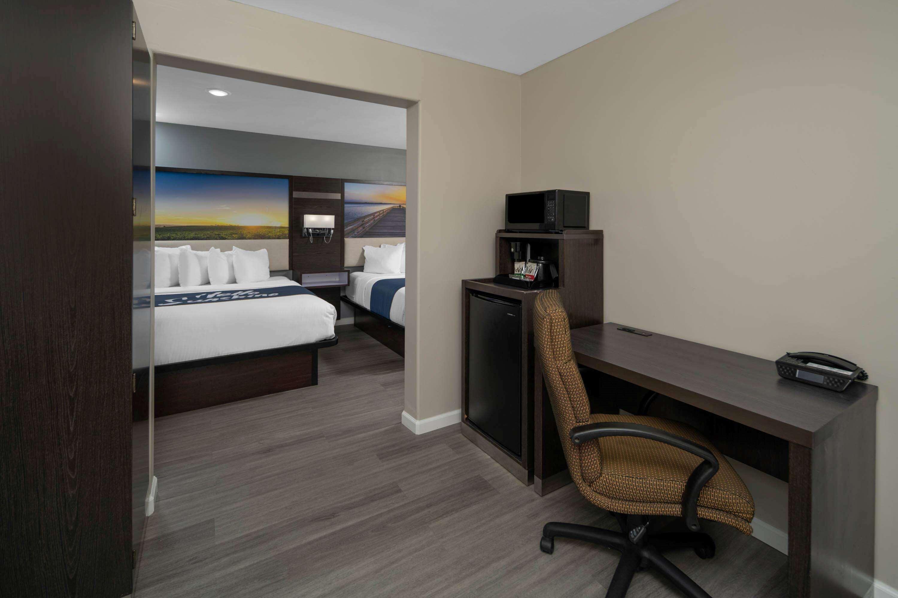 Days Inn By Wyndham Galt - Elk Grove South المظهر الخارجي الصورة